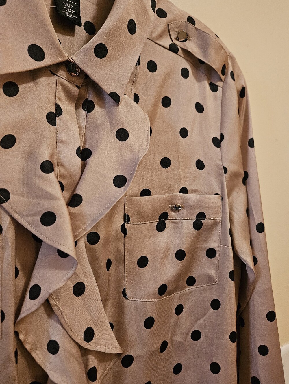 White House Black Market Beige/Tan & Black Polka Dot Lovely Ruffle Blouse, Sz 8 - Picture 5 of 16